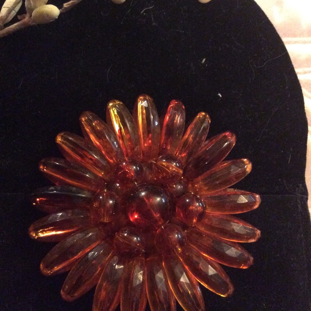 Vintage Rootbeer Lucite 1950 Drama Flower Brooch - Picture 3 of 4